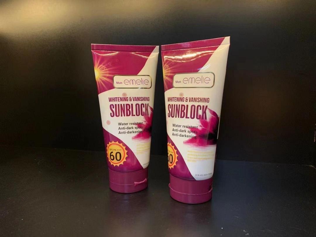 Emelie Sunblock SPF 60 Glossy 100ml All Skin Types
